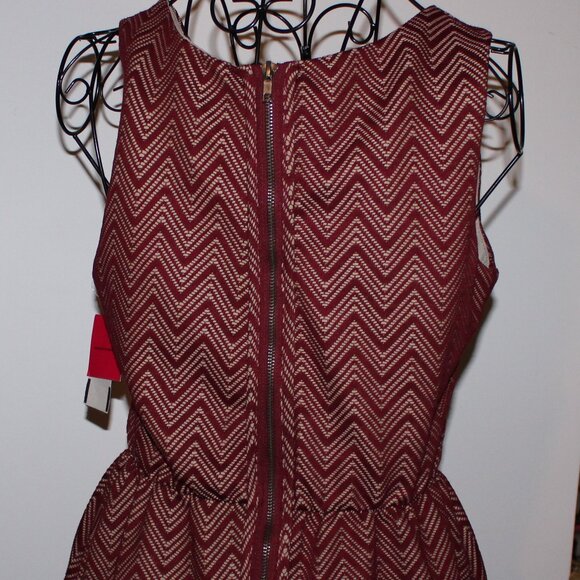 Heartsoul NWT Red Chevron Sleeveless Dress Back Zip Sz M Holiday Christmas Party - Picture 4 of 9